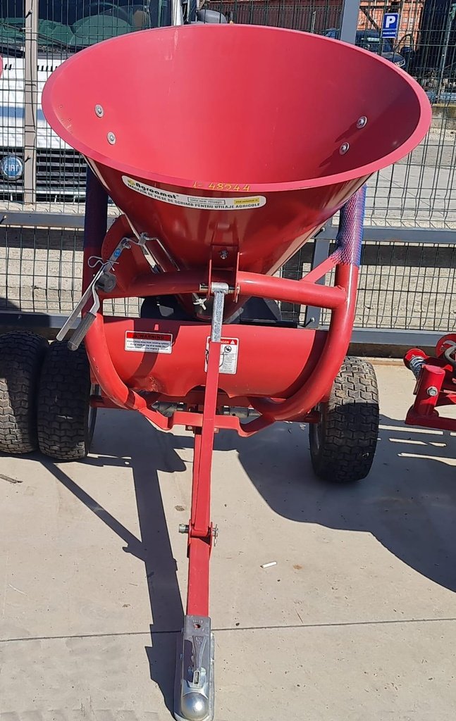 Sararita Gazon Tractata cu Roti 520 Kg