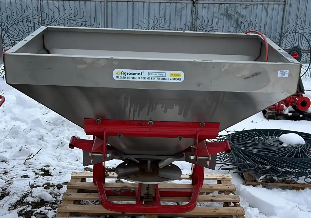 Masina Imprastiat Ingrasamant 600L