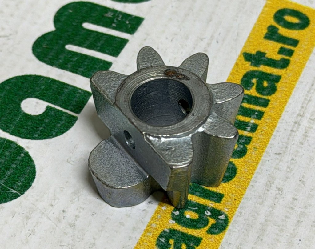 Pinion Cioc Mic  495197R4
