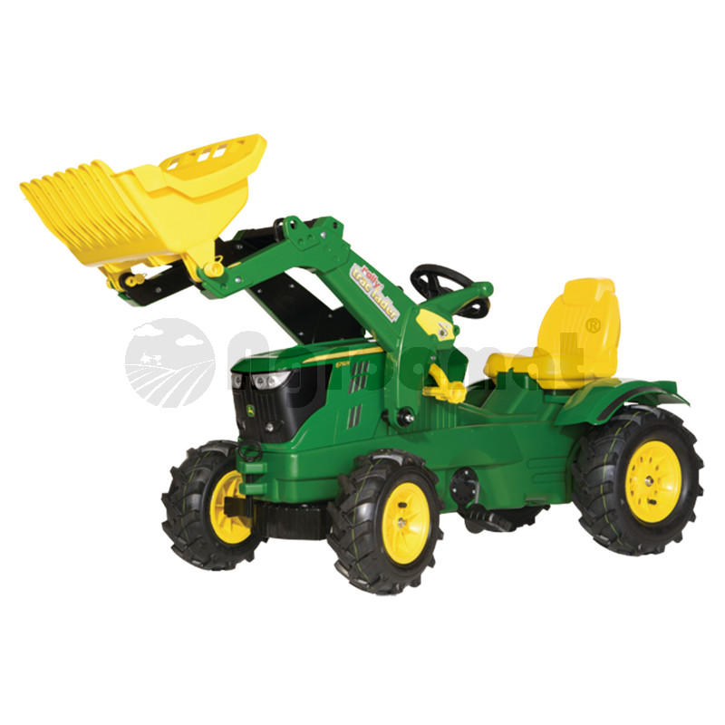 Tractor cu trailer si anvelope pneumatice