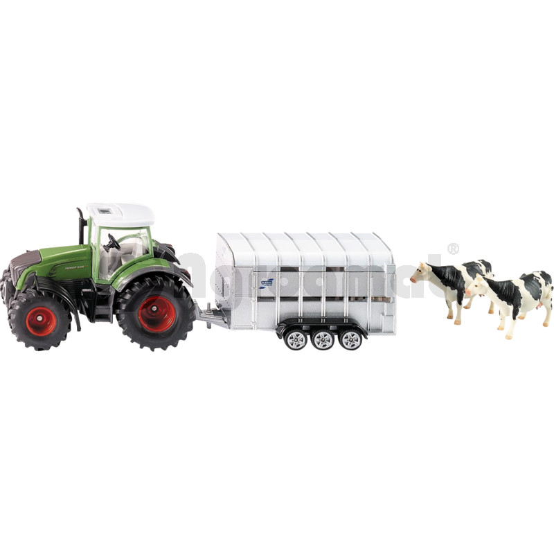 Tractor cu remorca pentru vite