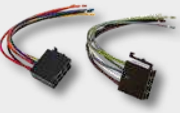 Slot de instalare Slot de instalare pentru dispozitive ISO inclusiv cadru distanțier și 2 console de deblocare Potrivit 