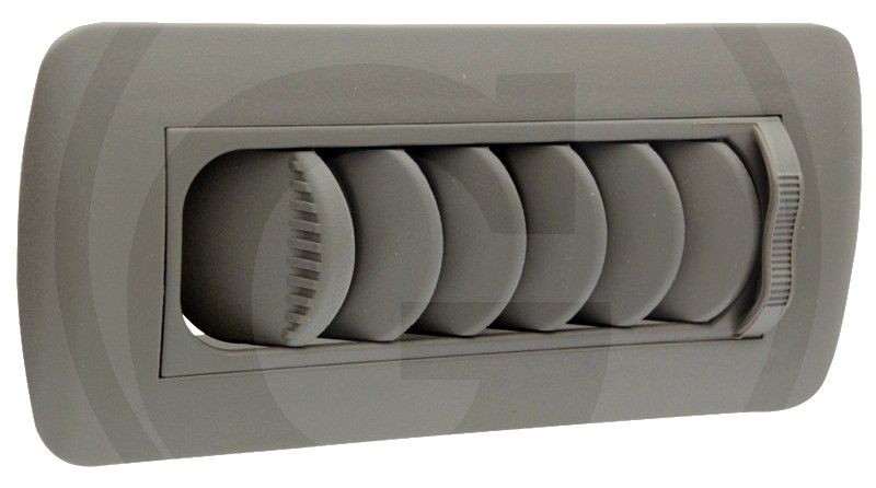Duza dreptunghiulara - pentru sistemul de incalzire al cabinei, fixata pe acoperisul cabinei