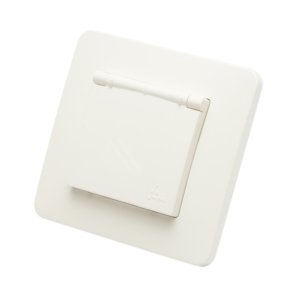 [AMAT6-126130] Priza schuko alba incastrata 220V, 16A, PC cu capac de protectie IP44 80x80mm